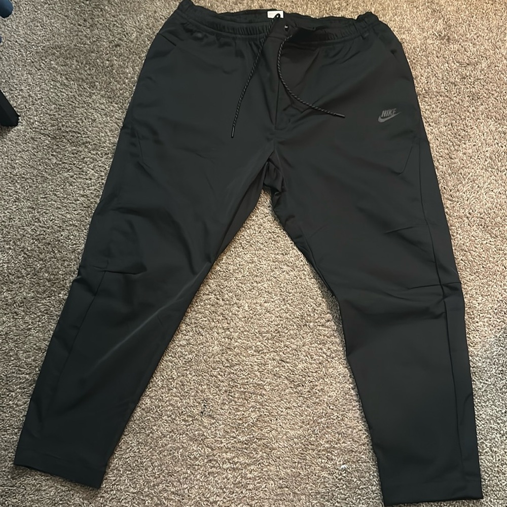 Nike sportswear tech essentials. Men’s unlined commuter pants